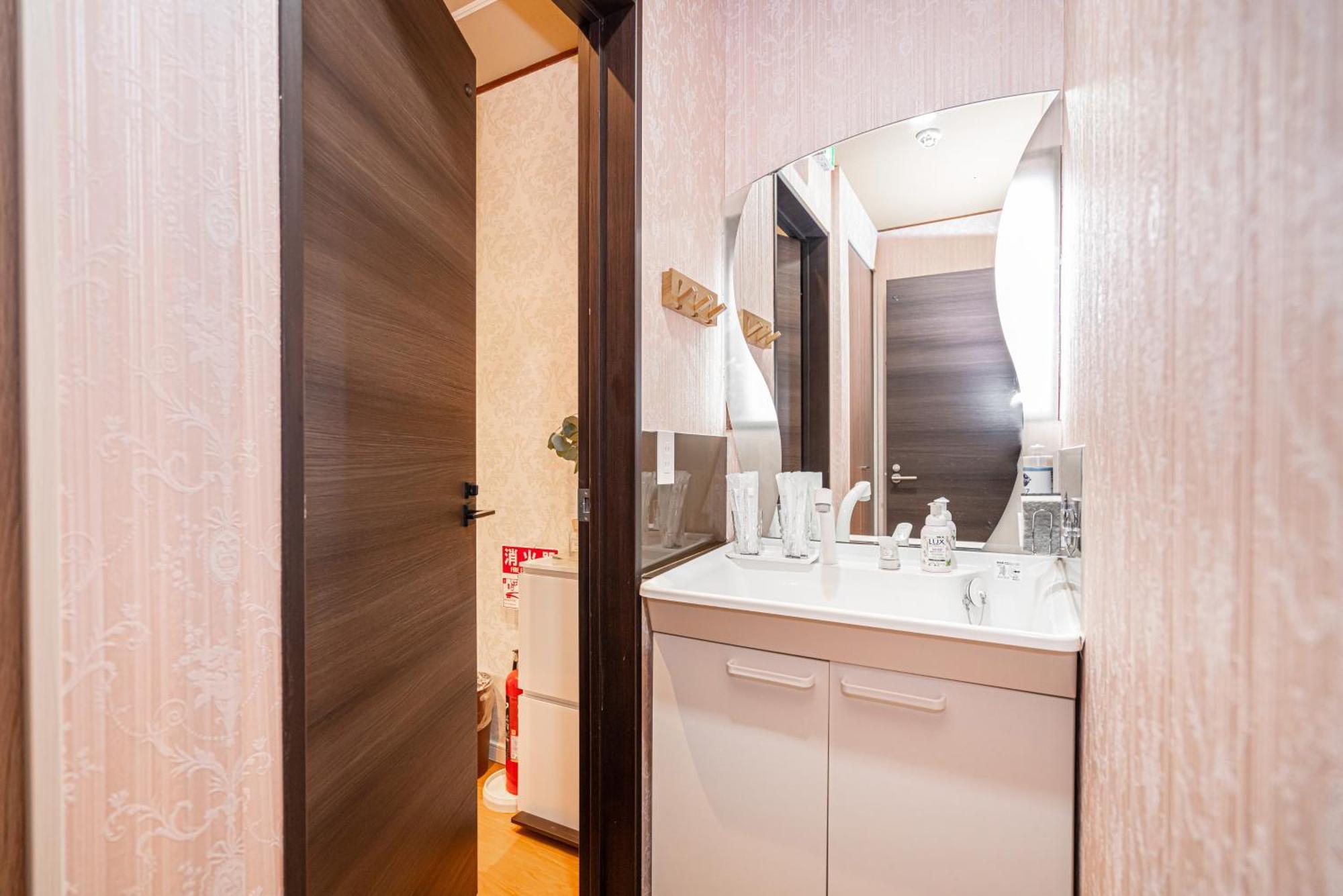 Nearest Jr Sobu Line Shinkoiwa Str,Tokyo Str 15 Min ,Shinjuku 25 Min, Disney 30 Min מראה חיצוני תמונה